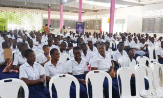 Amnesty International sensibilise les élèves du Lycée Mamie Faitai de Bingerville sur la liberté d’expression et cybercriminalité