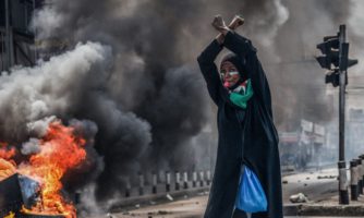 Amnesty International appelle les États à empêcher qu’un ordre prédateur et hostile aux droits fondamentaux s’impose en ce moment crucial pour l’humanité